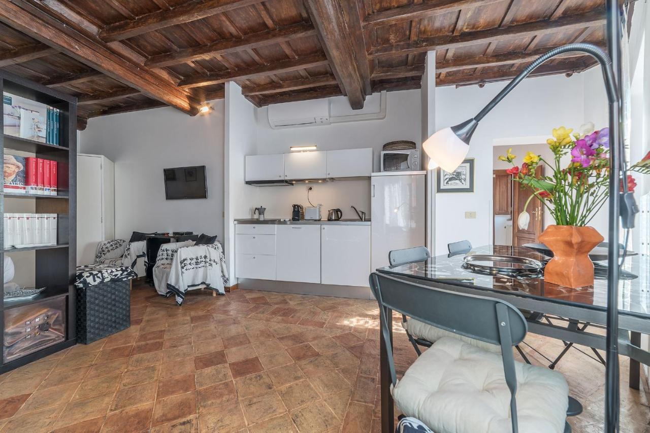 Apartamento Black White - Fromhometorome
