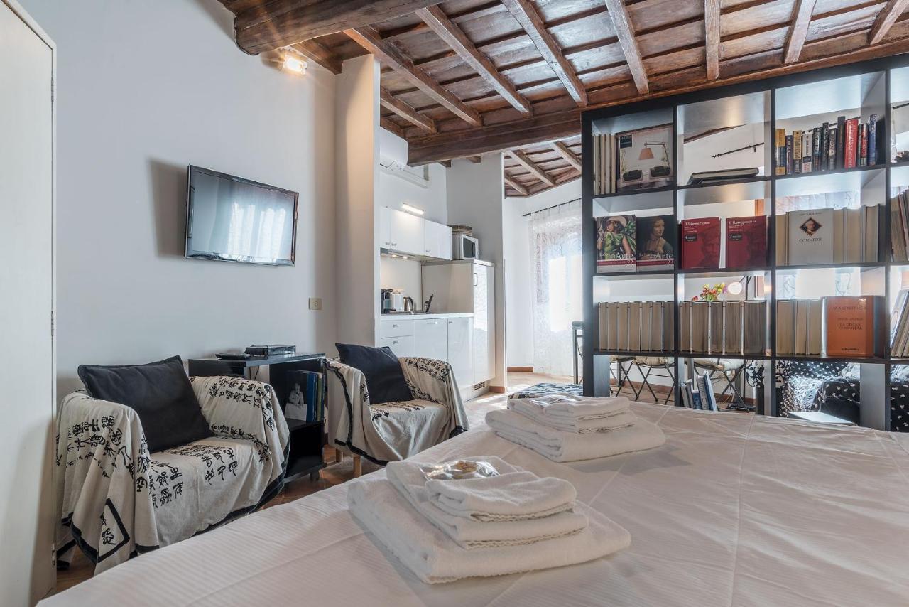 Apartamento Black White - Fromhometorome Roma